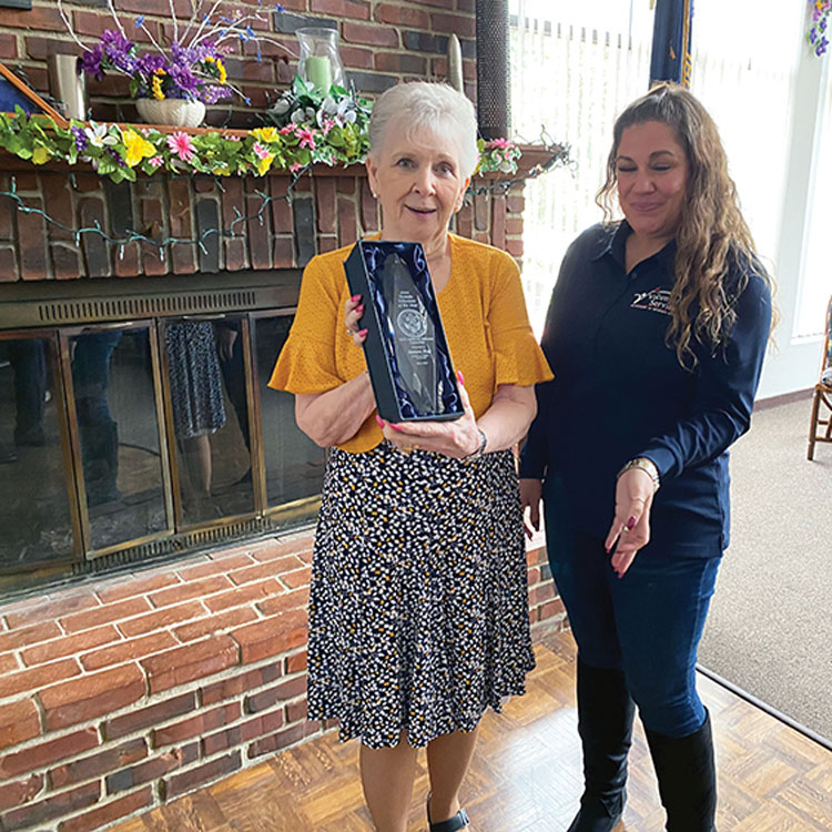 ALA member Donna Ray receives VAVS Volunteer of the Year Award